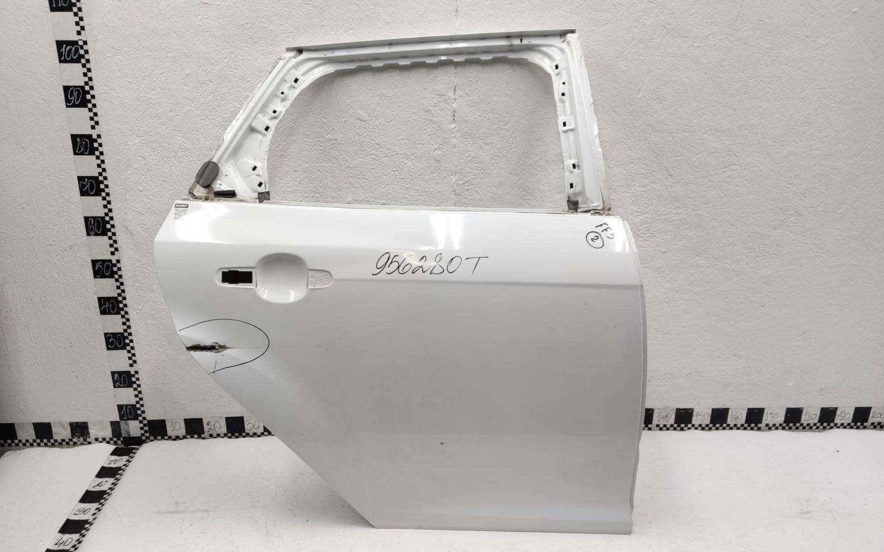 Дверь задняя правая