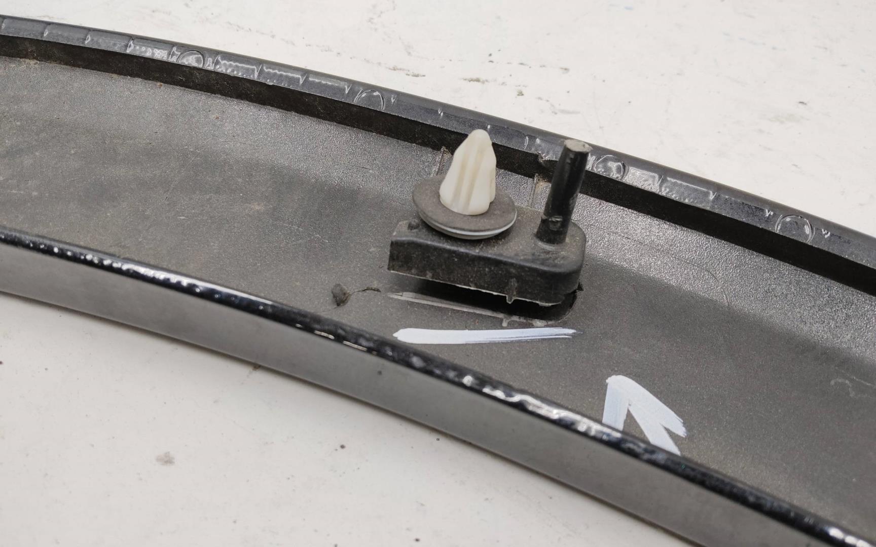 Накладка крыла переднего левого