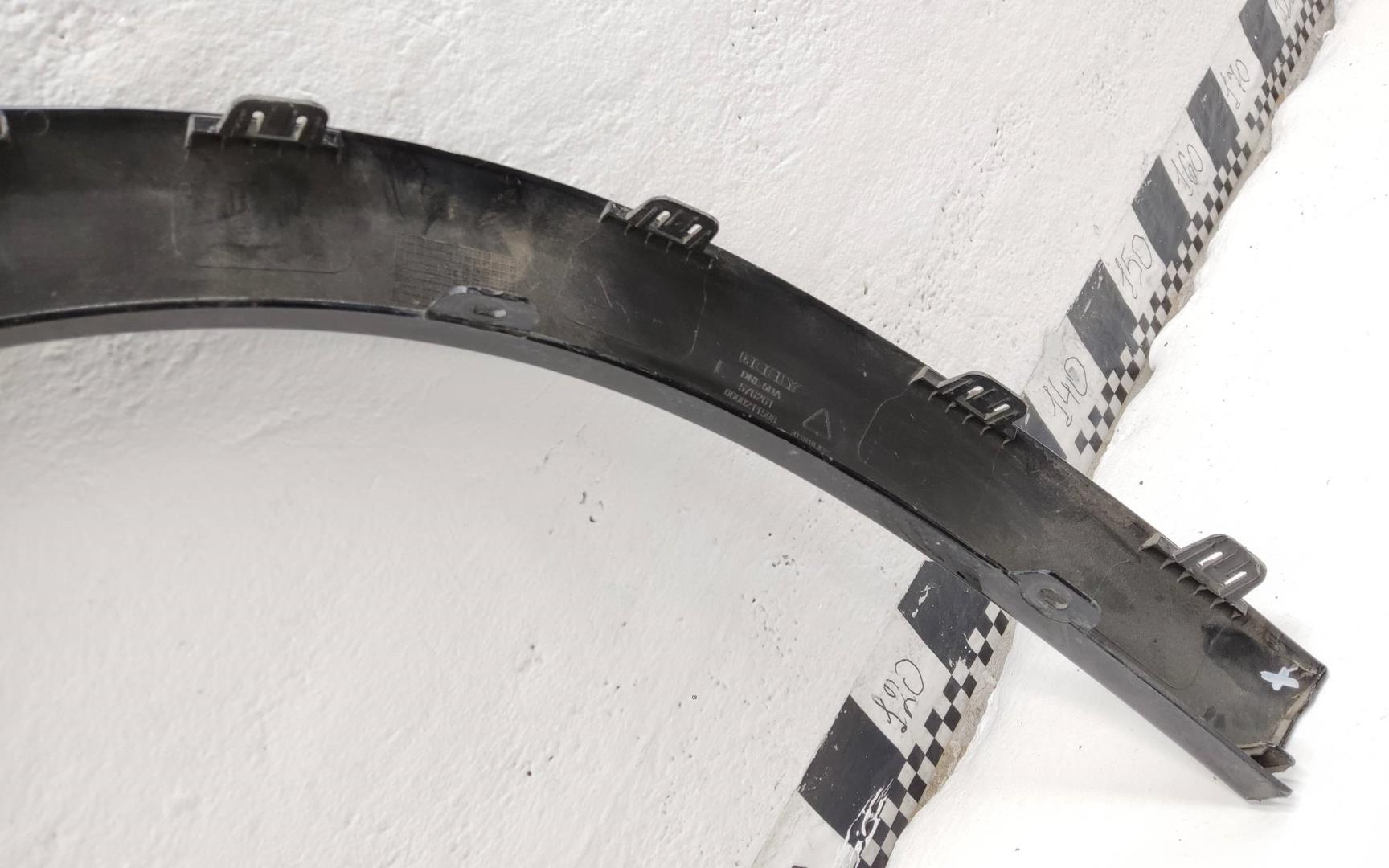 Накладка крыла переднего левого