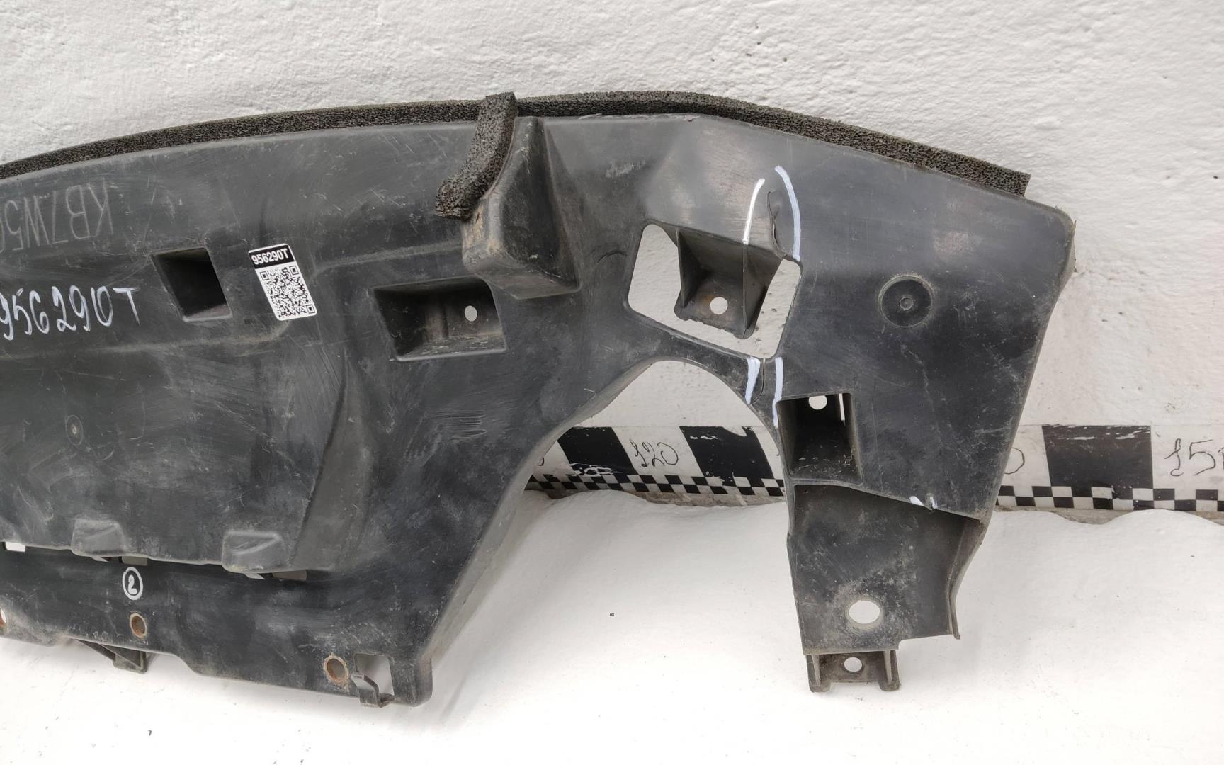 Пыльник двигателя центральный