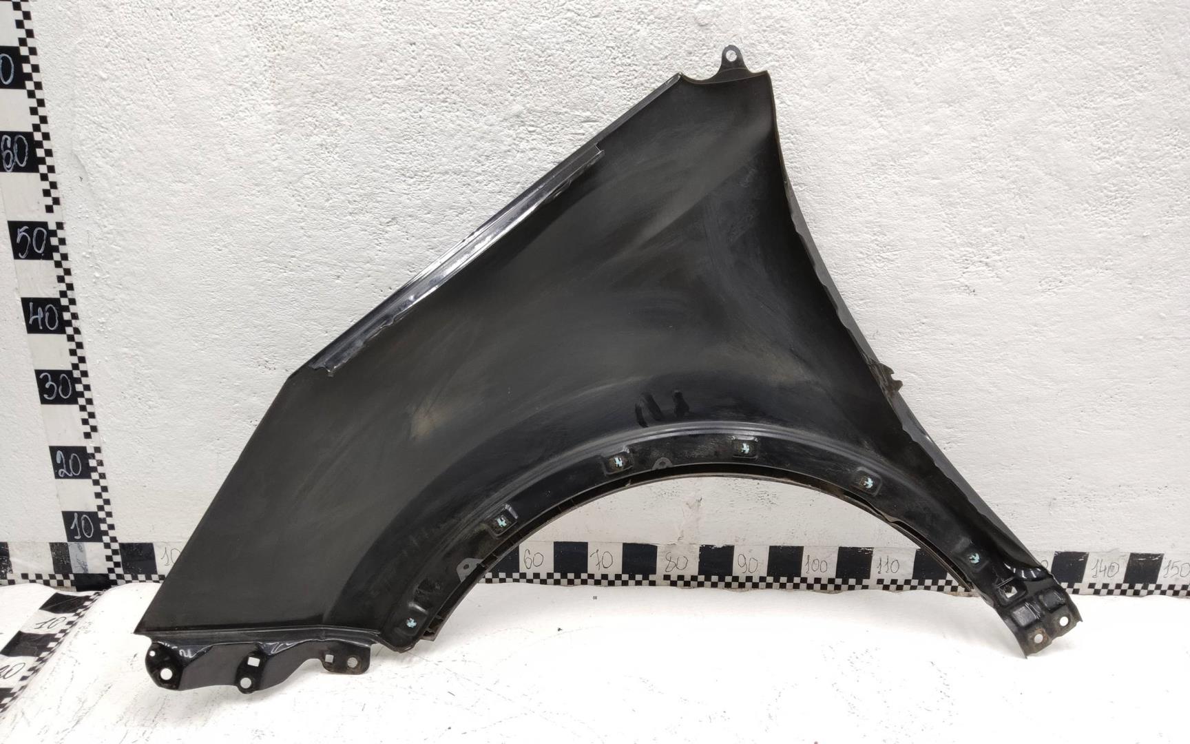 Крыло переднее правое