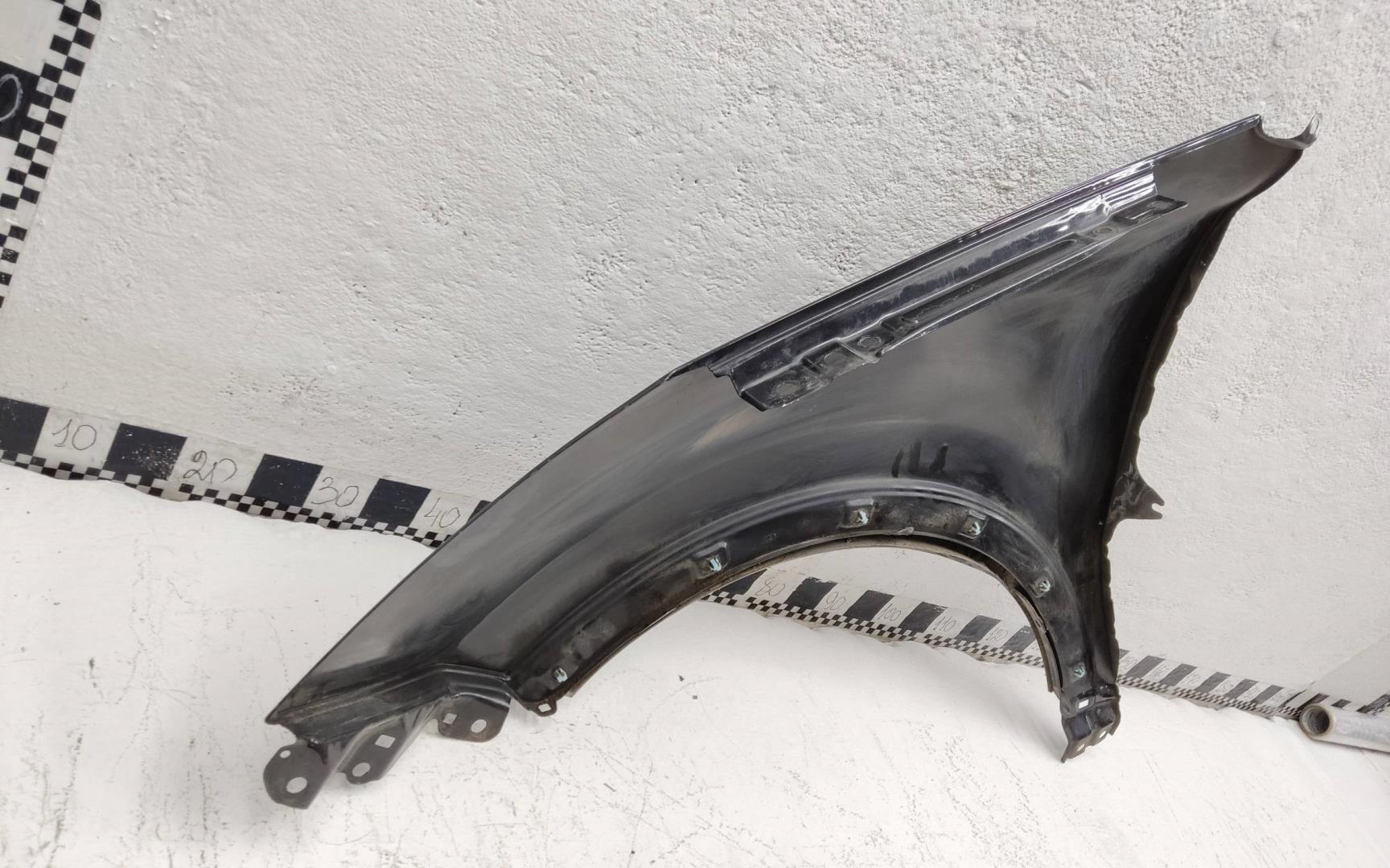 Крыло переднее правое