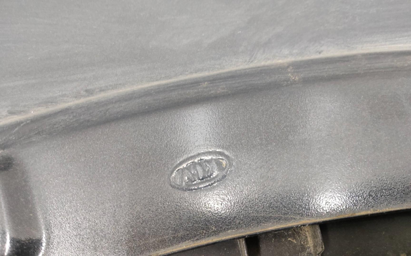 Крыло переднее правое