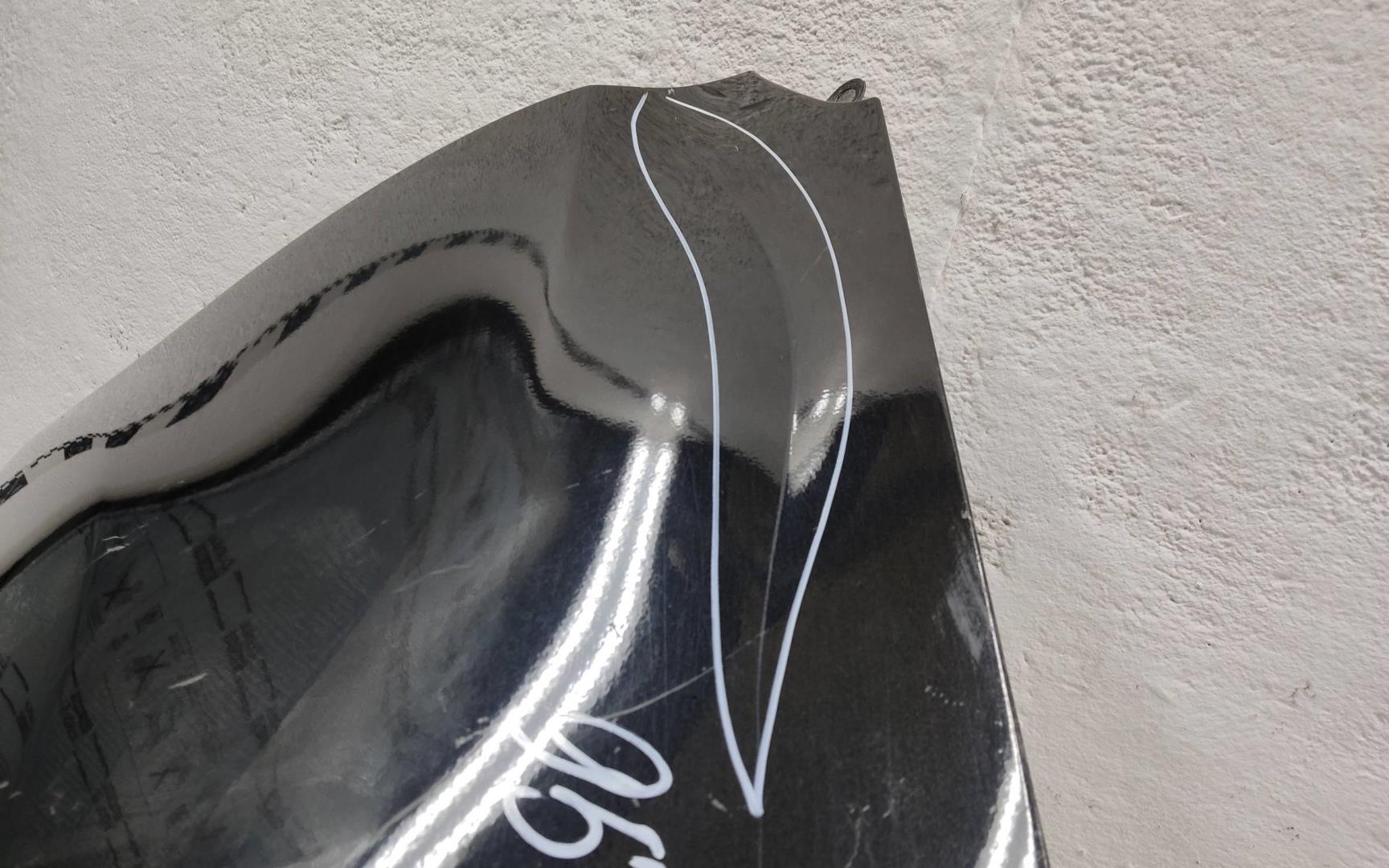 Крыло переднее правое