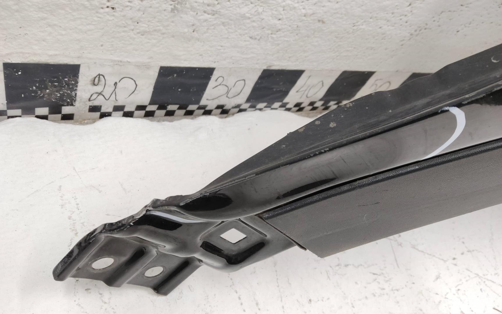 Крыло переднее правое