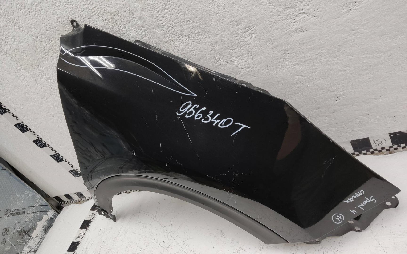 Крыло переднее правое