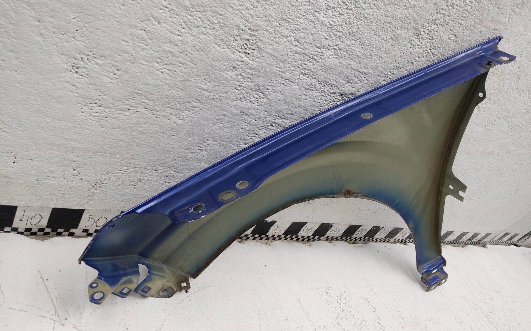 Крыло переднее правое