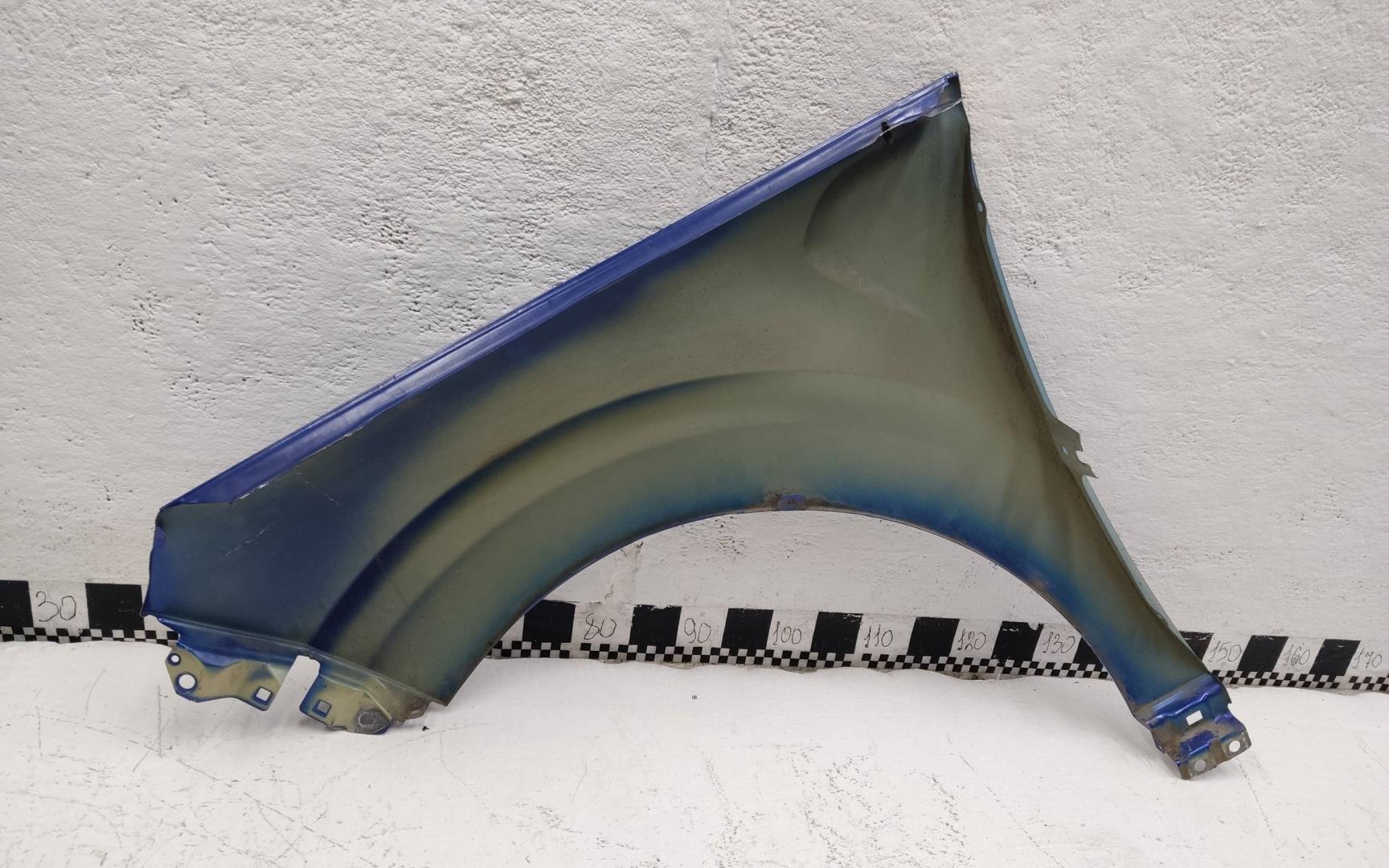 Крыло переднее правое