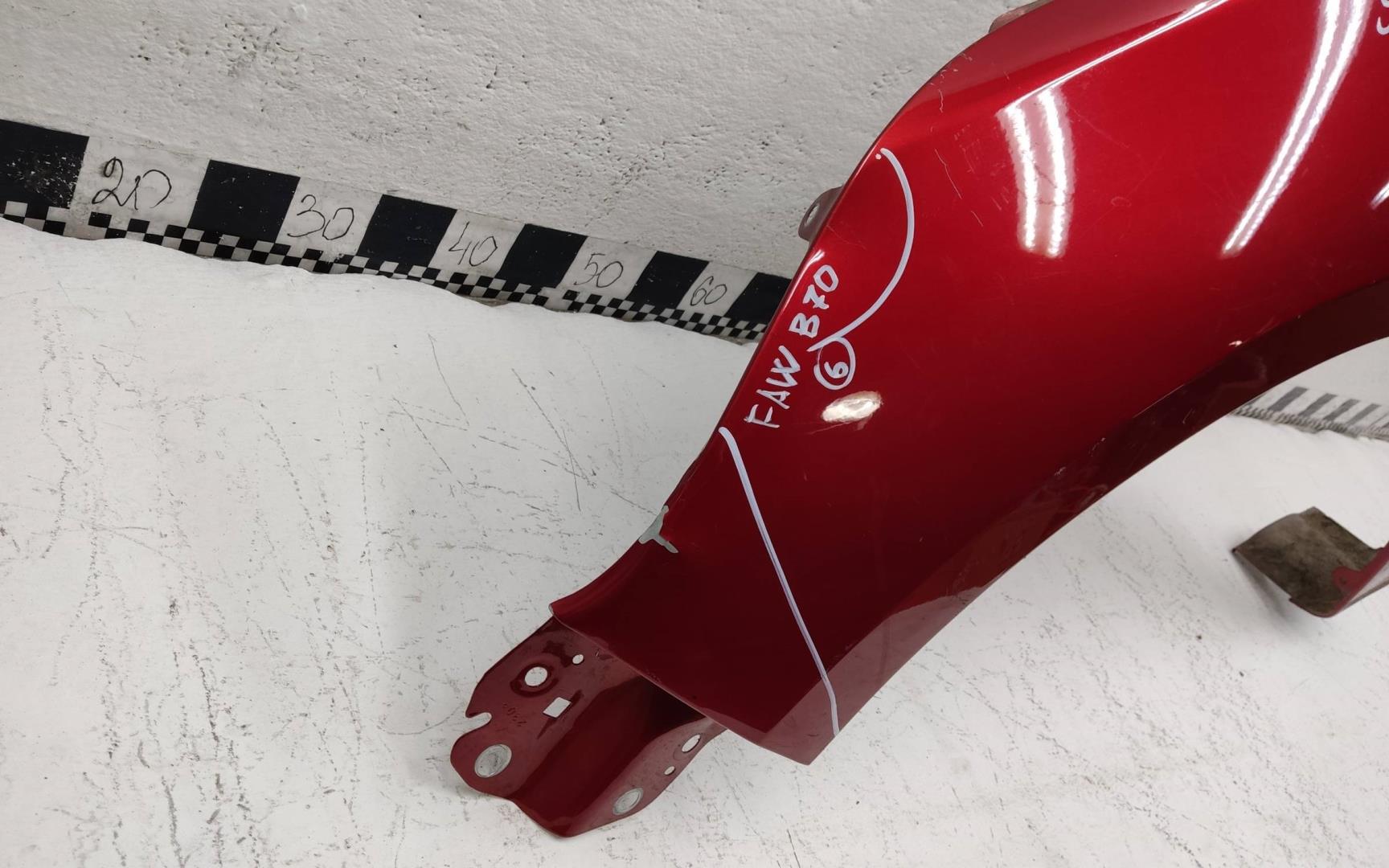 Крыло переднее левое