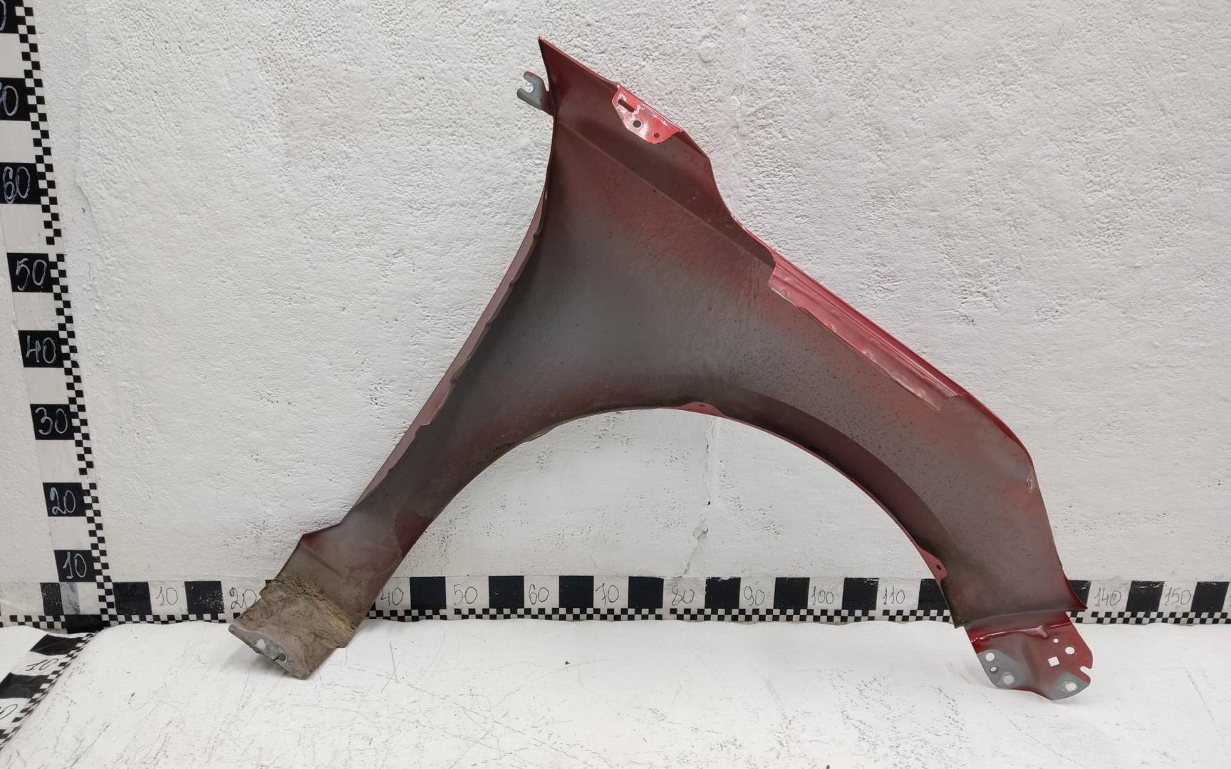 Крыло переднее левое