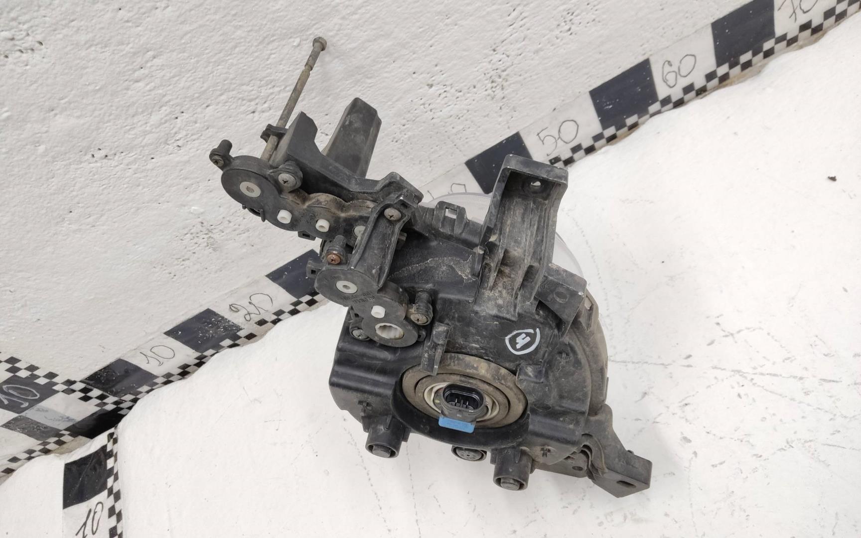 Фара противотуманная левая