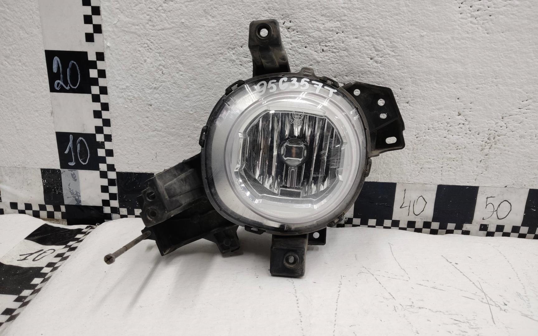 Фара противотуманная левая