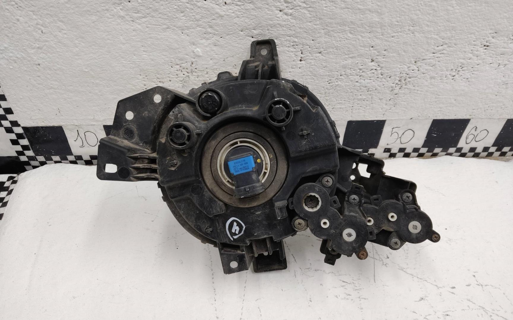 Фара противотуманная левая