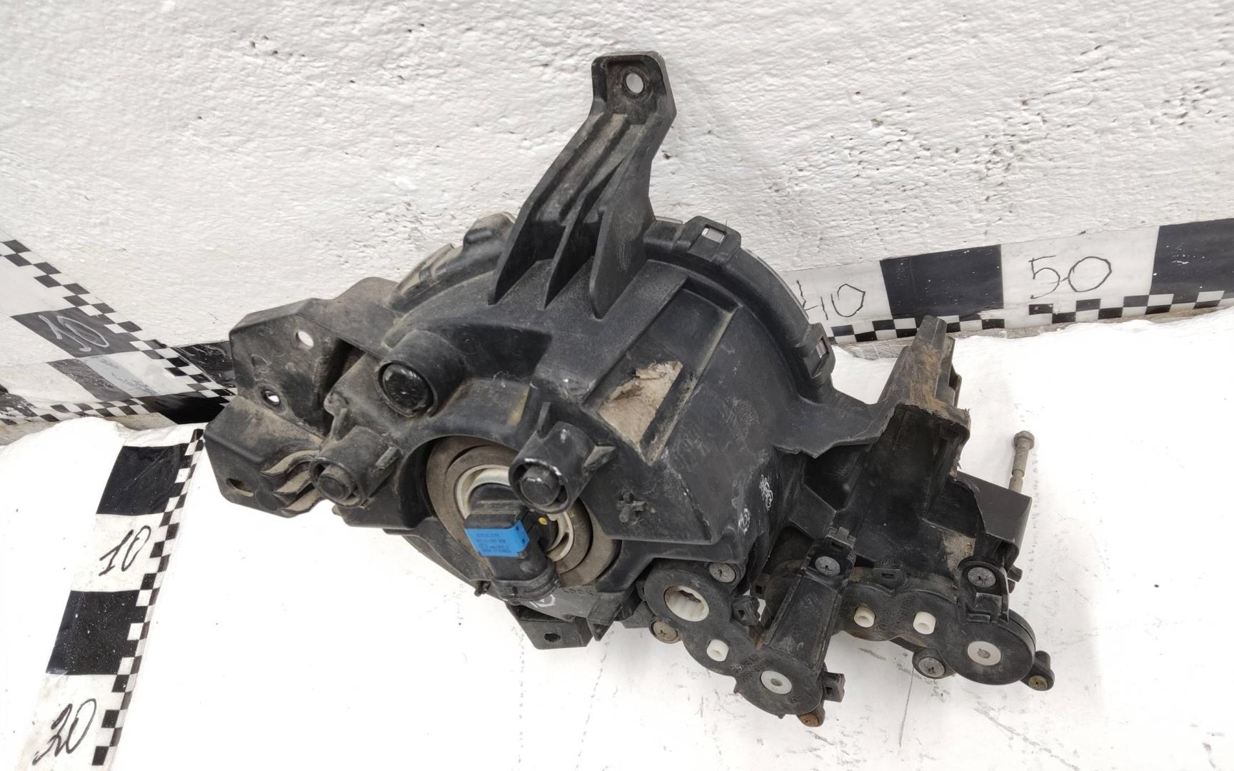 Фара противотуманная левая