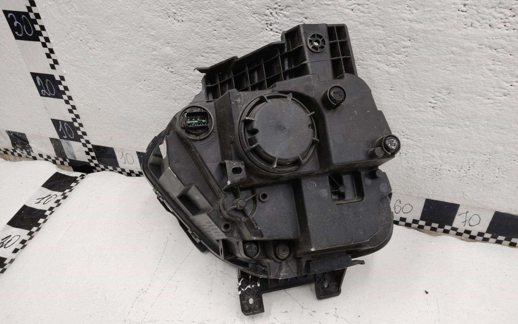 Фара противотуманная правая