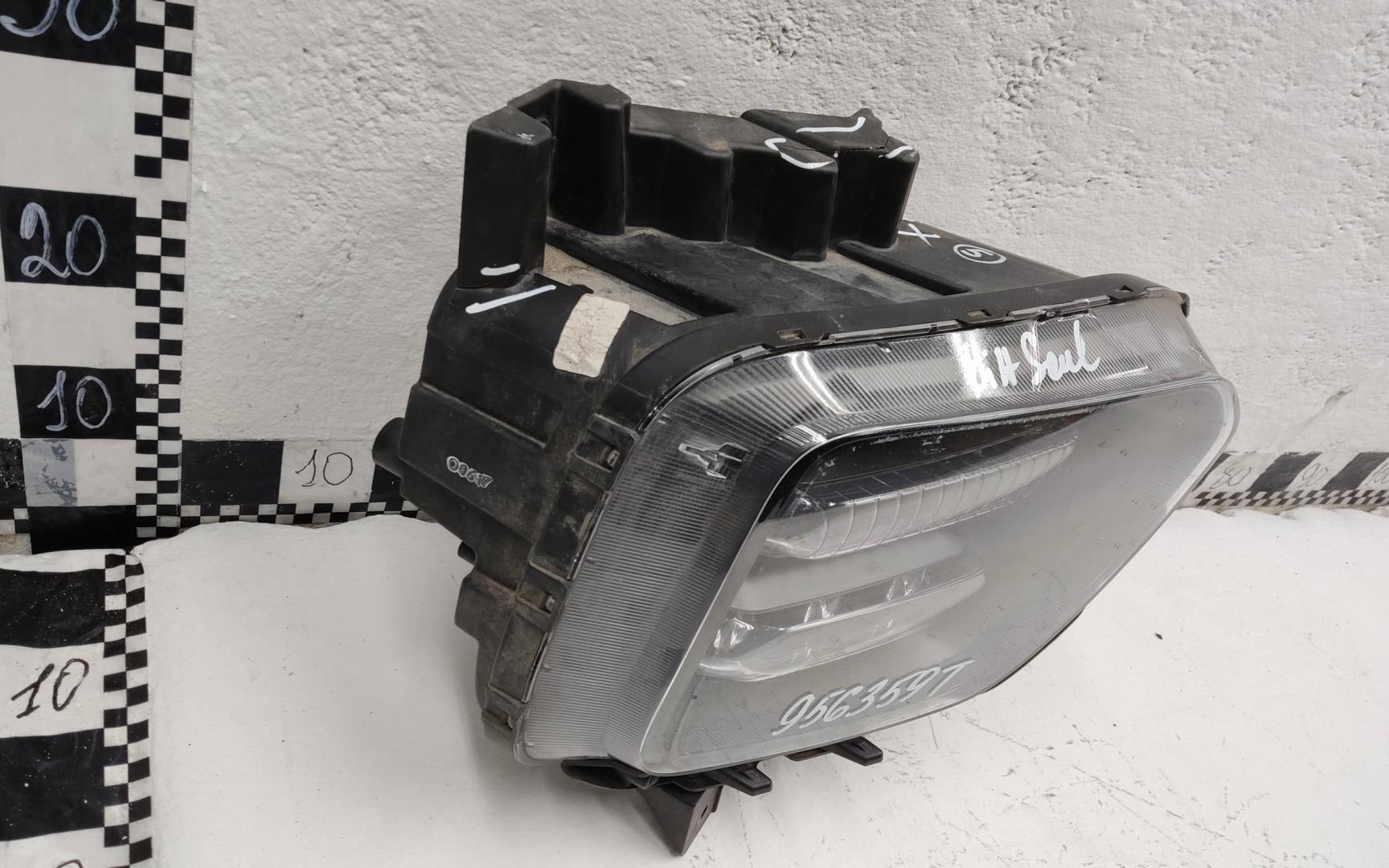 Фара противотуманная правая