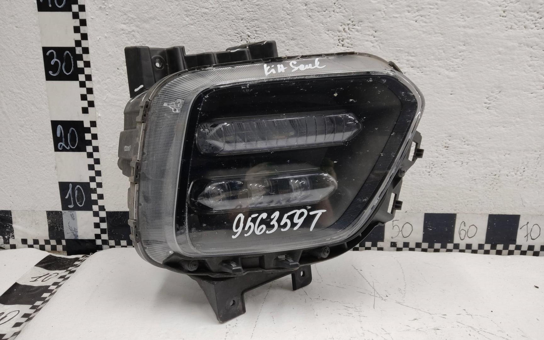 Фара противотуманная правая