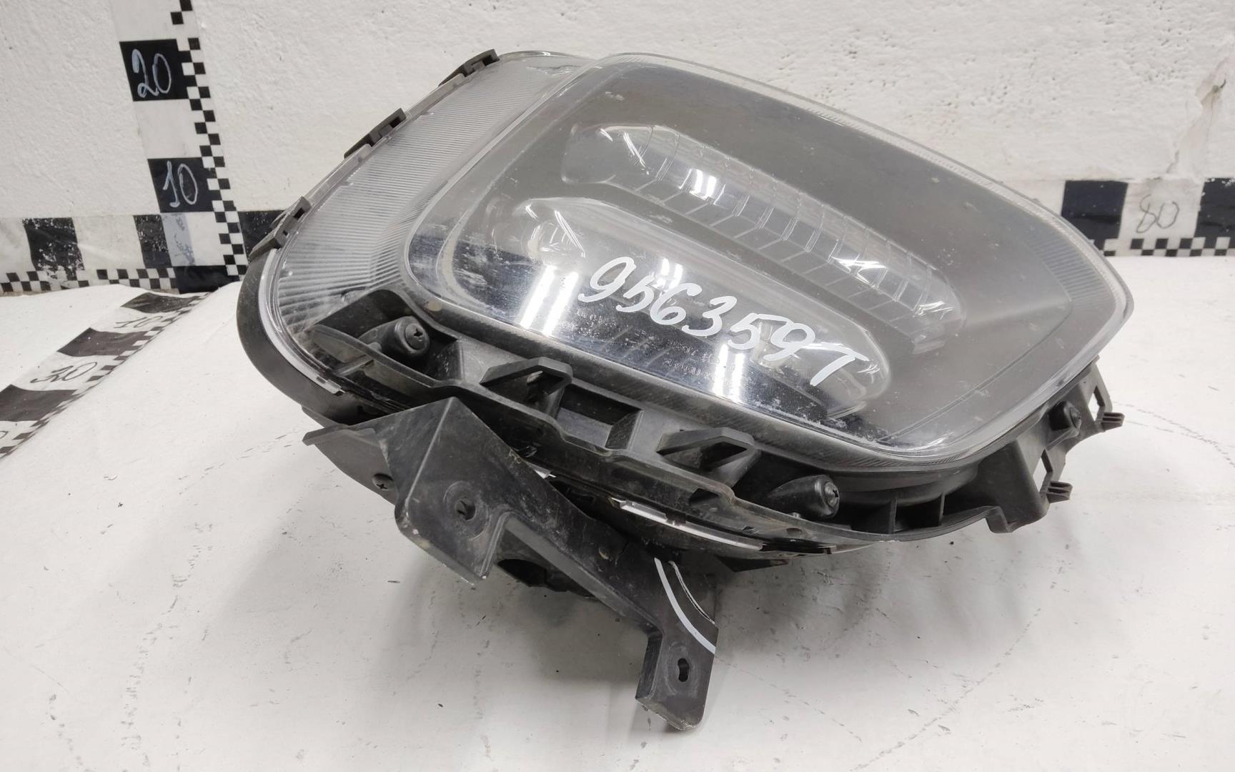 Фара противотуманная правая