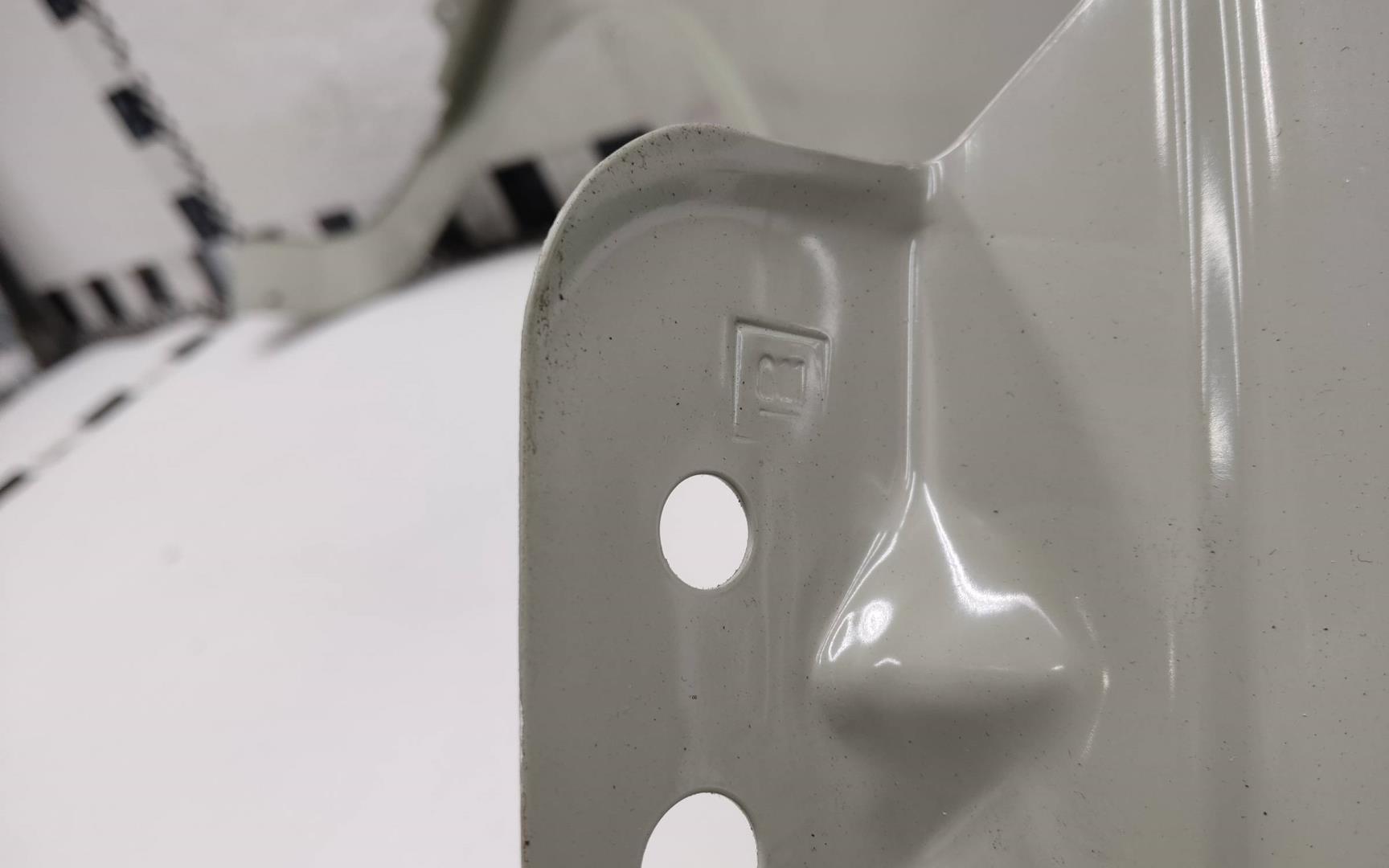 Крыло переднее левое