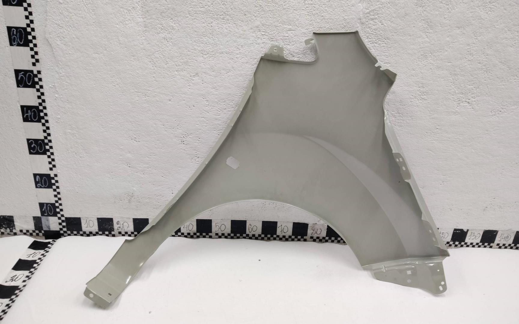 Крыло переднее левое