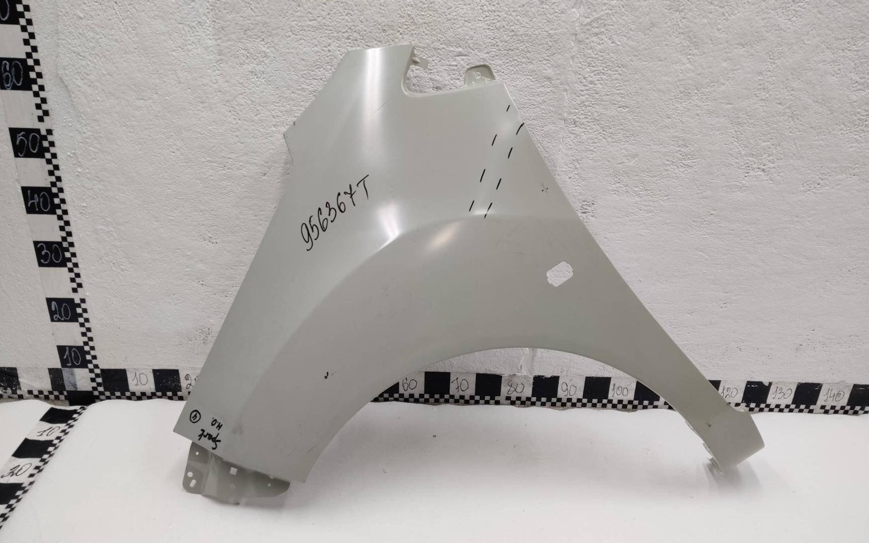 Крыло переднее левое