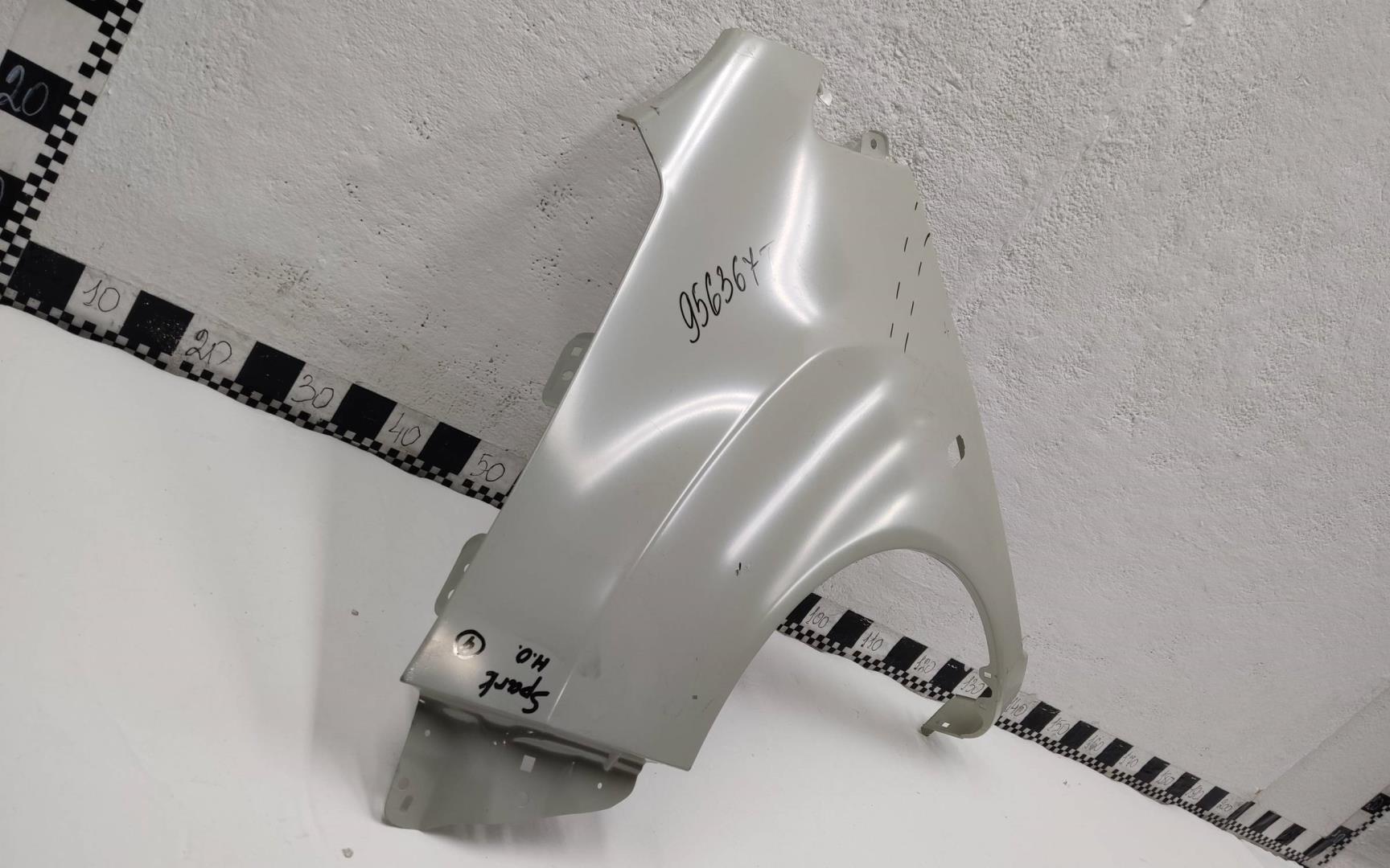 Крыло переднее левое