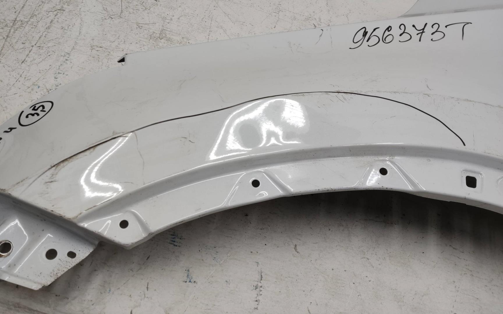 Крыло переднее левое