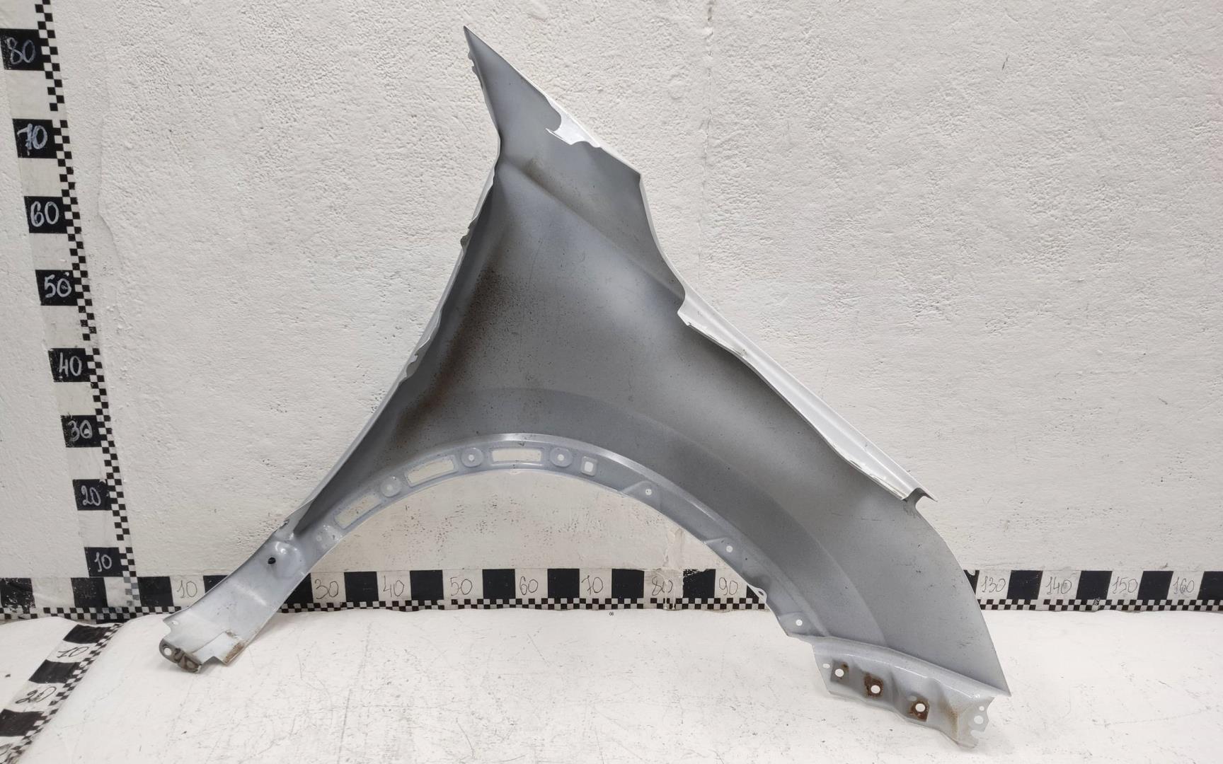 Крыло переднее левое
