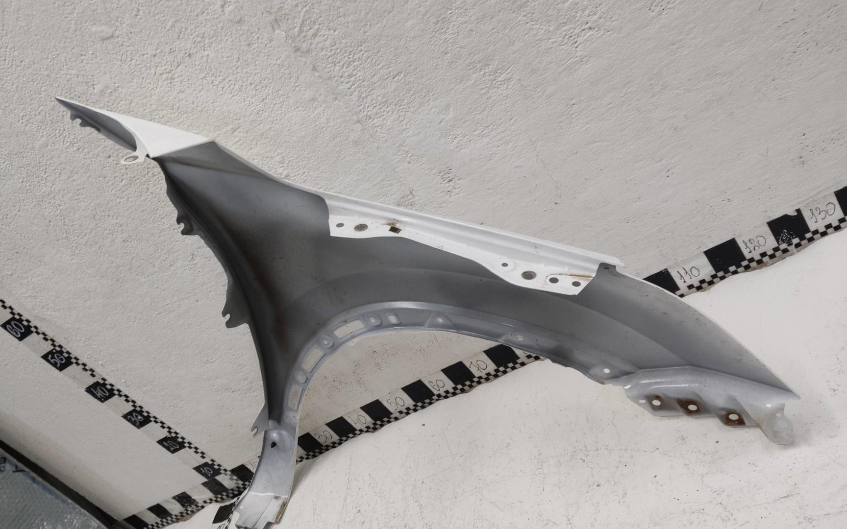 Крыло переднее левое