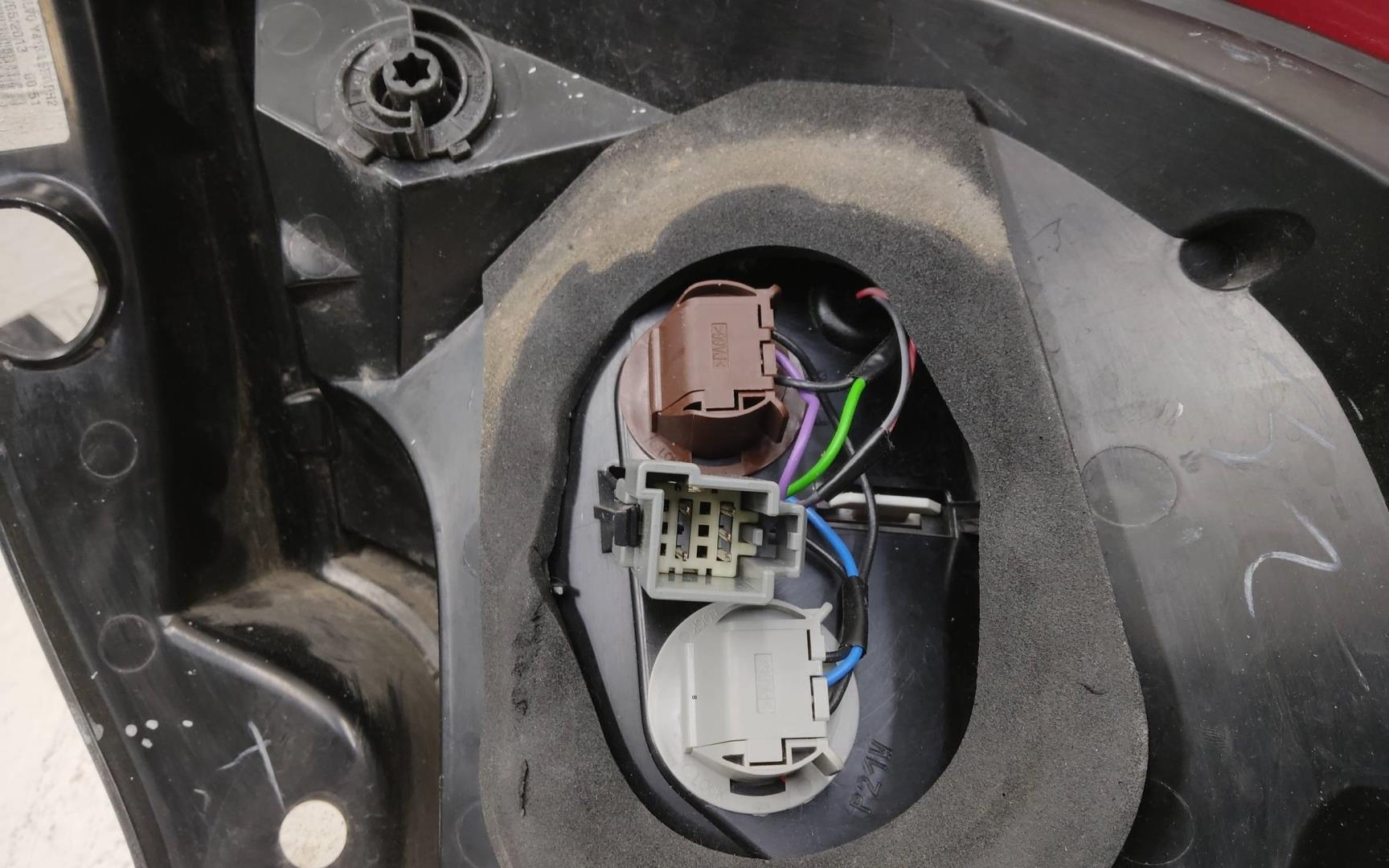 Фонарь задний левый