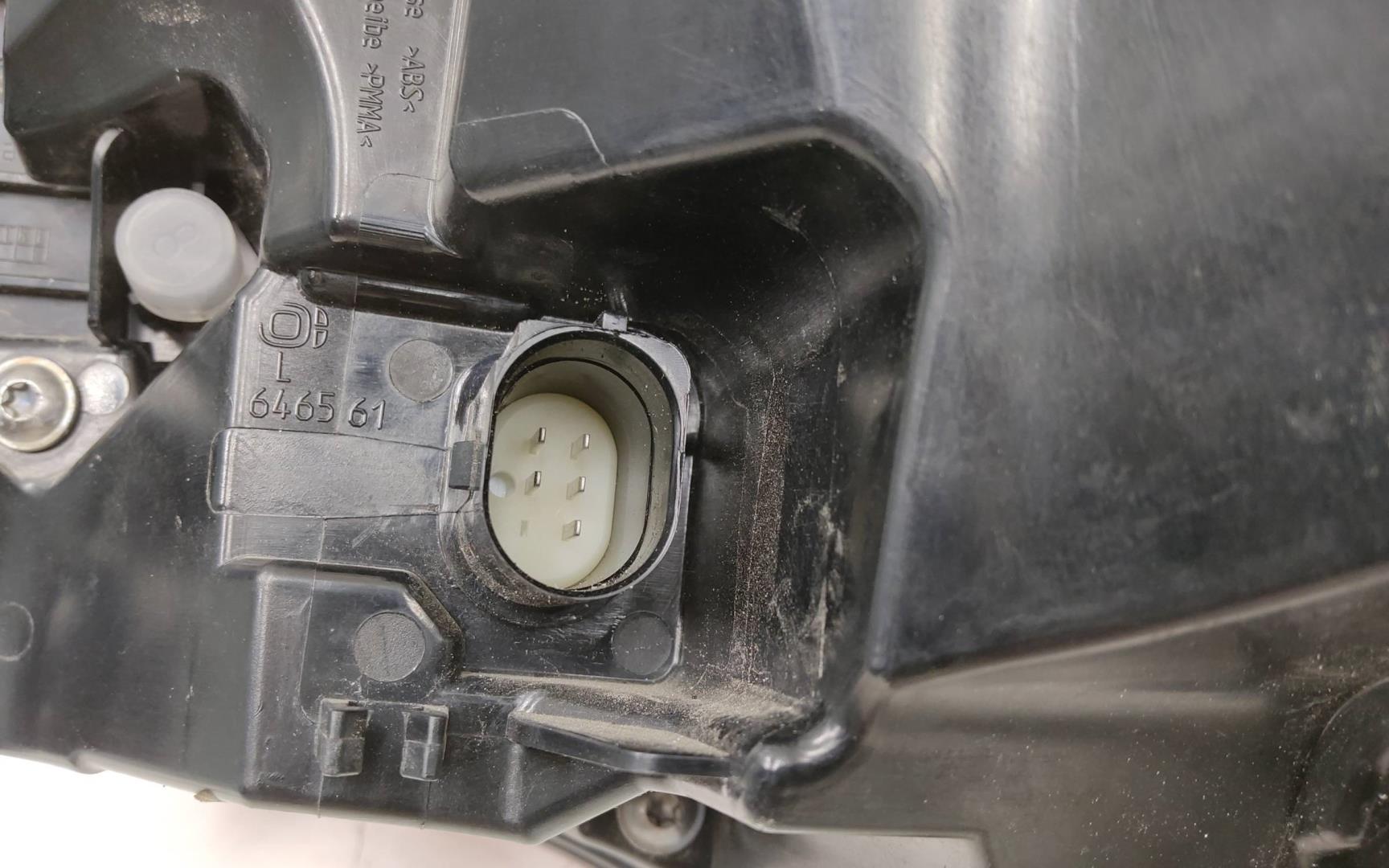 Фонарь задний наружный левый