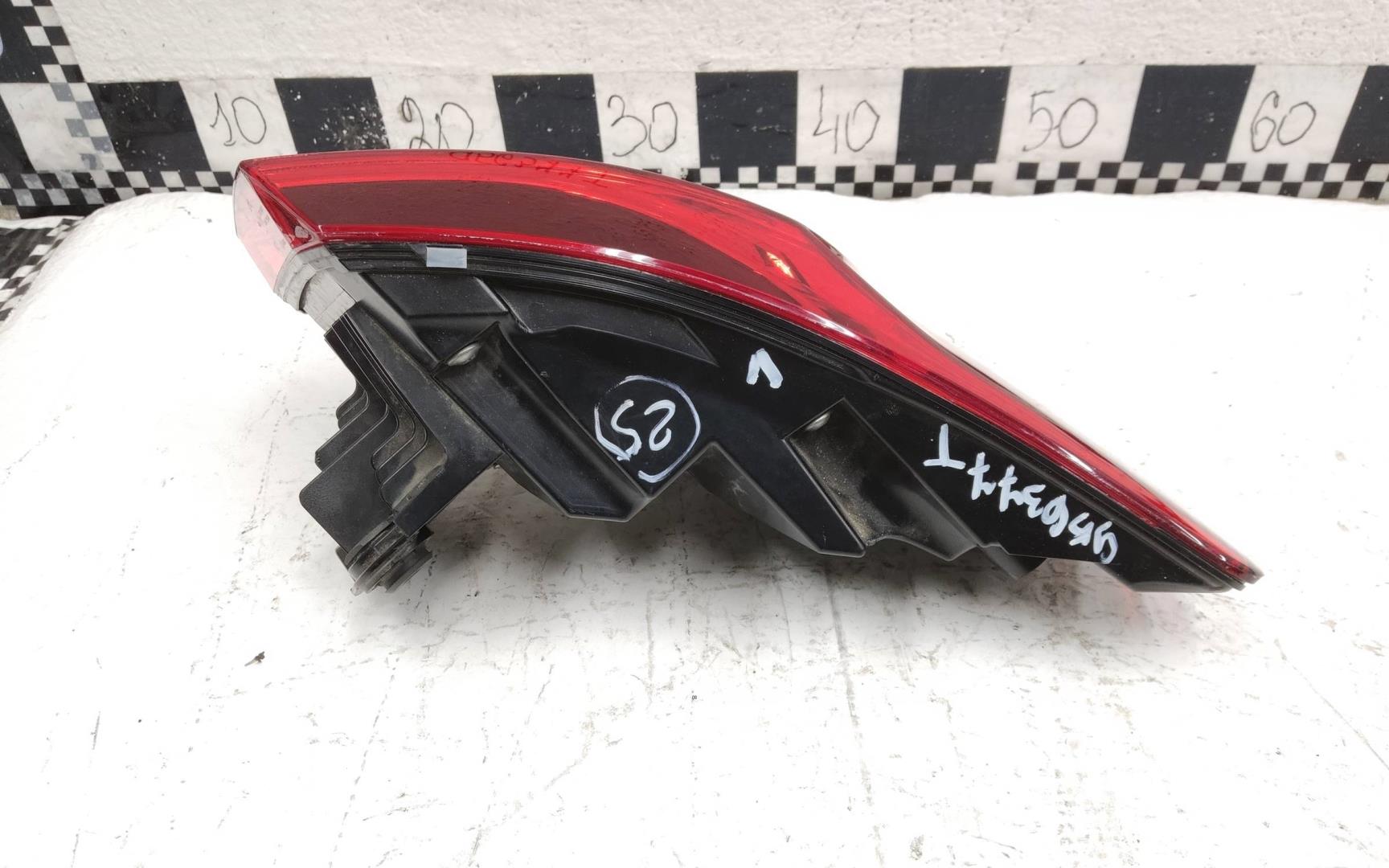 Фонарь задний наружный левый