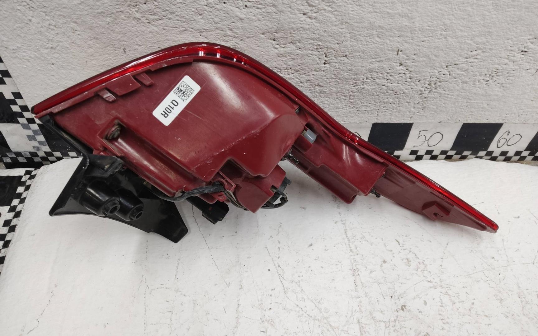 Фонарь задний наружный правый