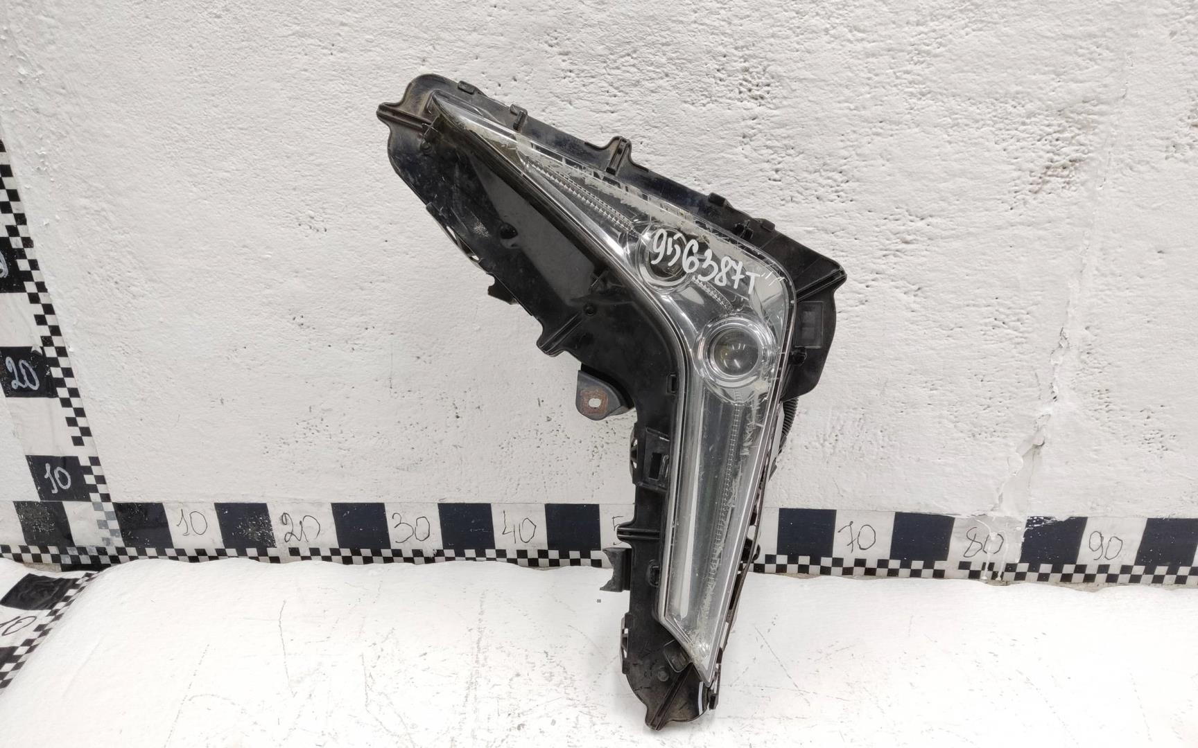 Фара противотуманная левая