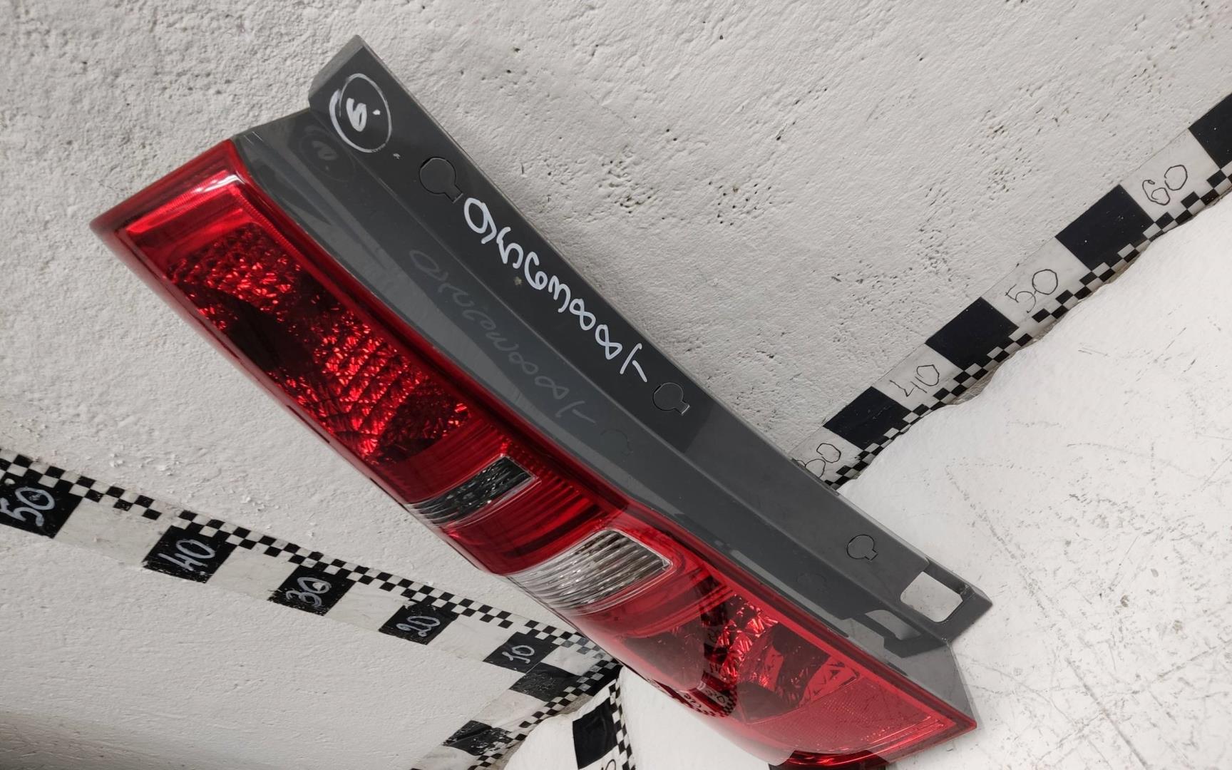 Фонарь задний левый