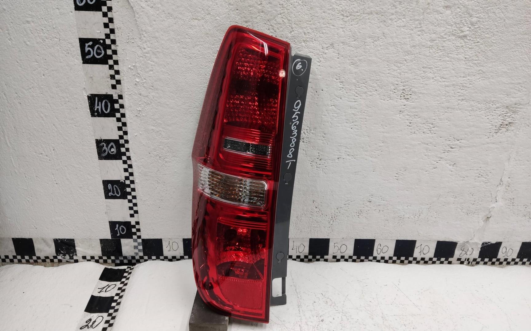 Фонарь задний левый