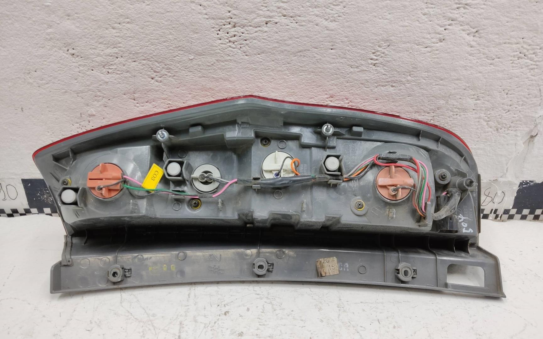 Фонарь задний левый