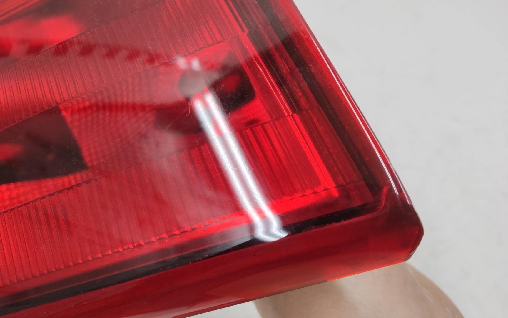 Фонарь задний наружный левый