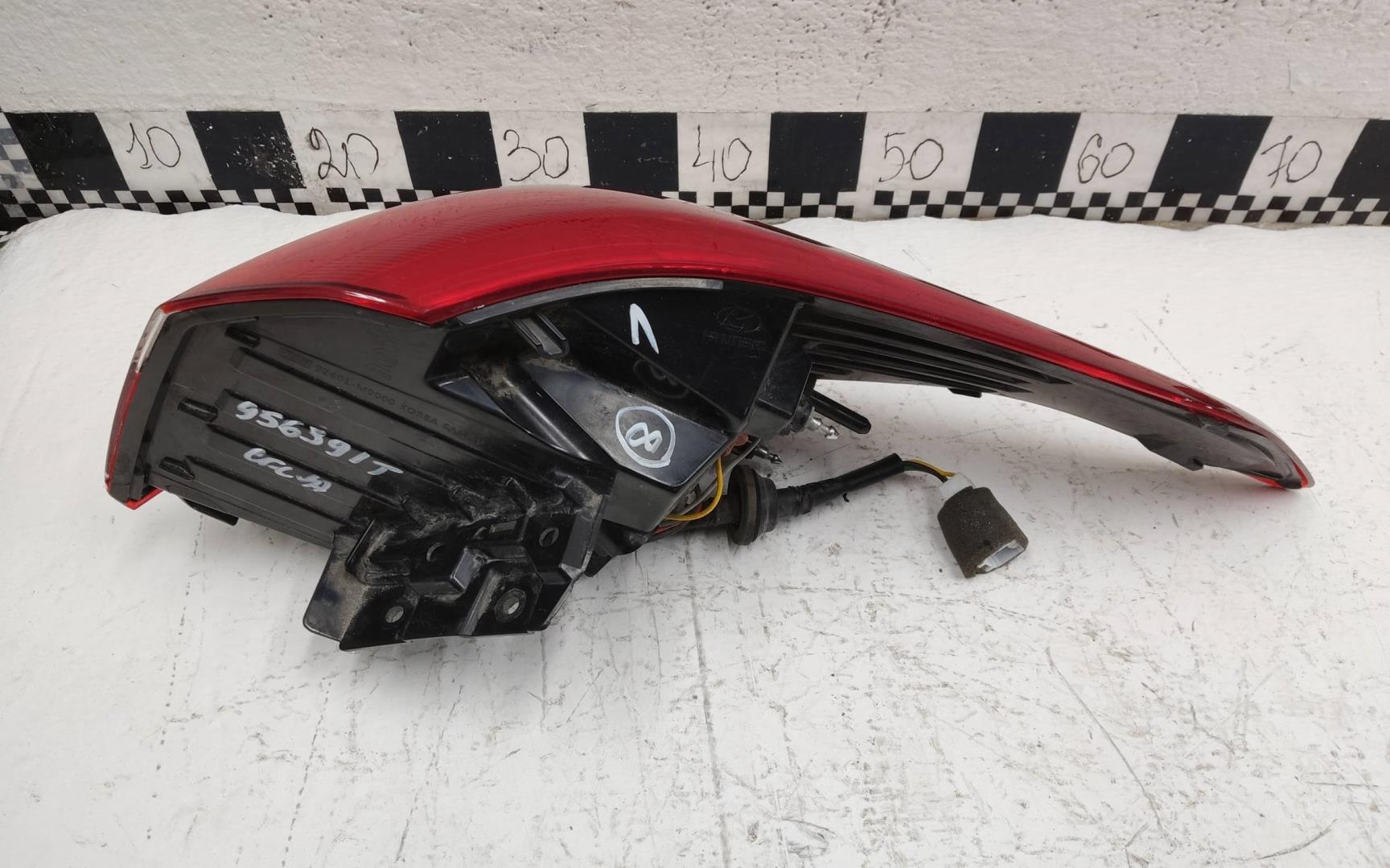 Фонарь задний наружный левый