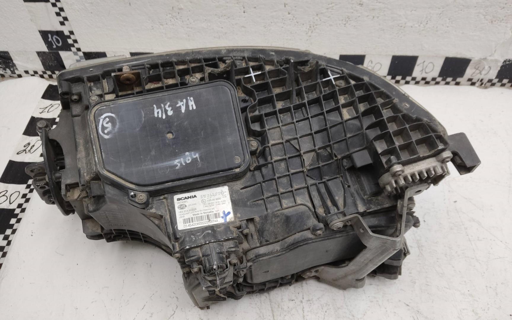 Фара правая