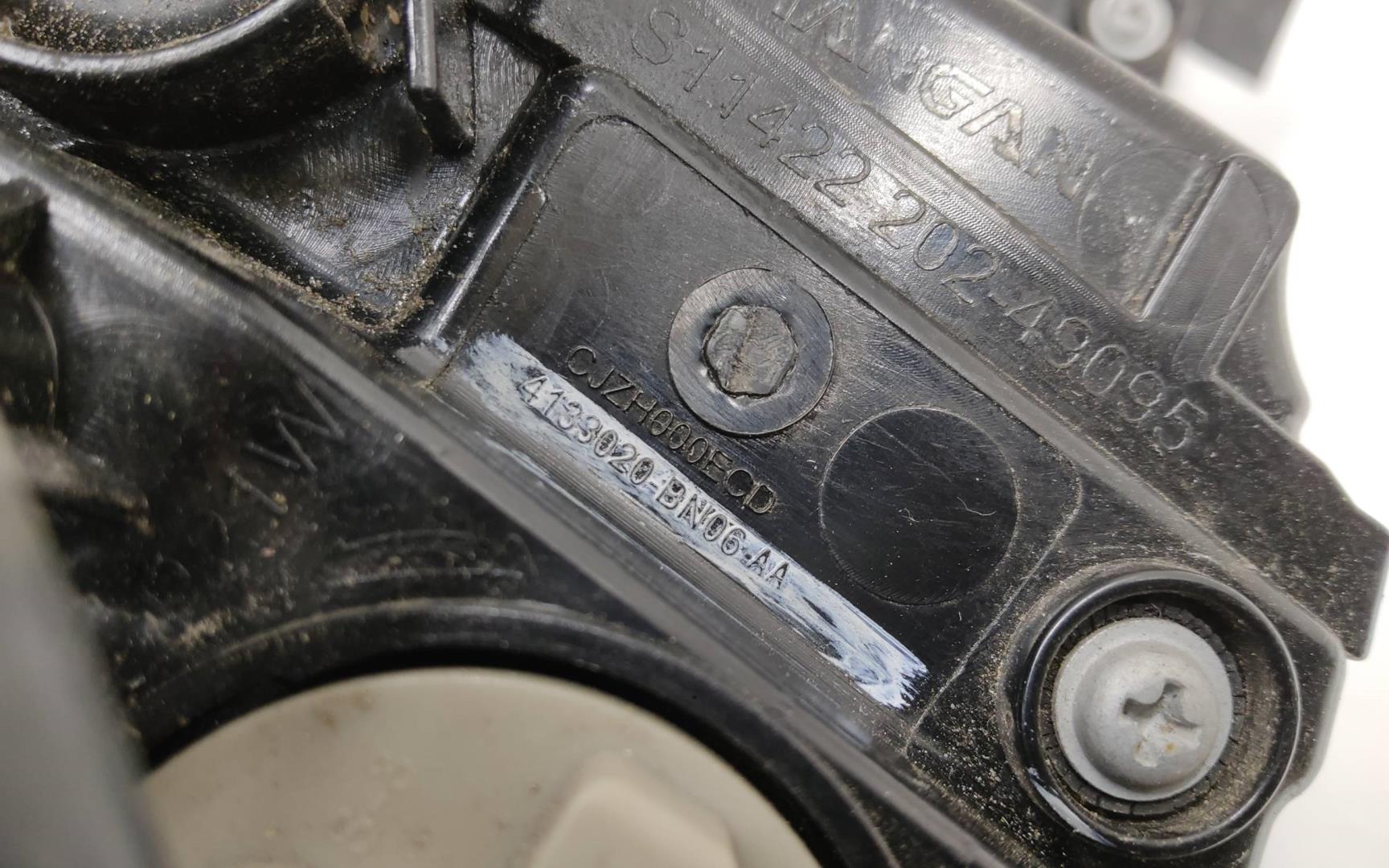 Фонарь задний наружный правый