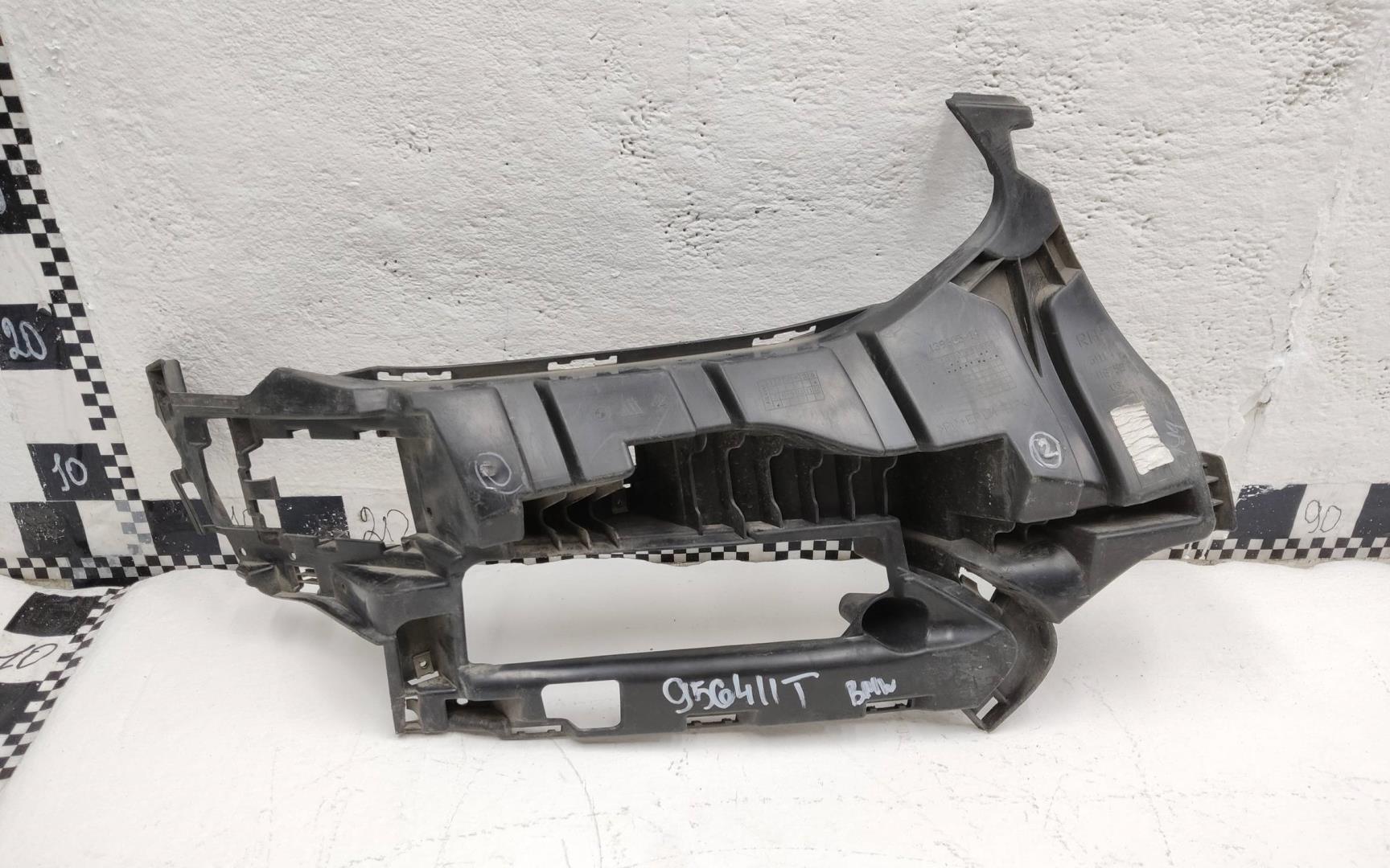 Кронштейн переднего бампера правый