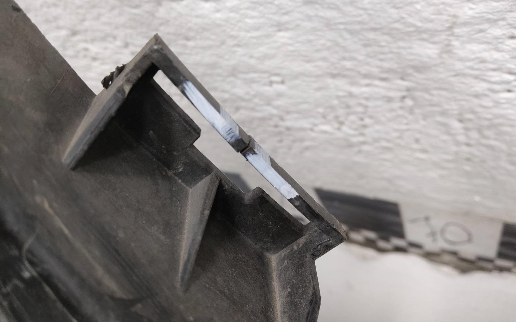 Кронштейн переднего бампера правый