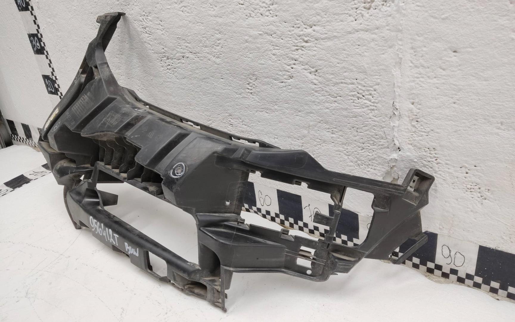 Кронштейн переднего бампера левый