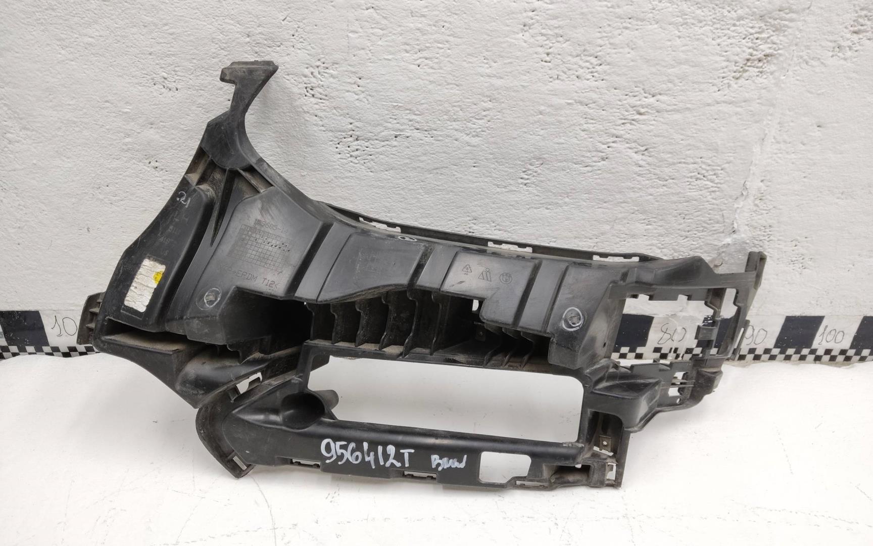 Кронштейн переднего бампера левый