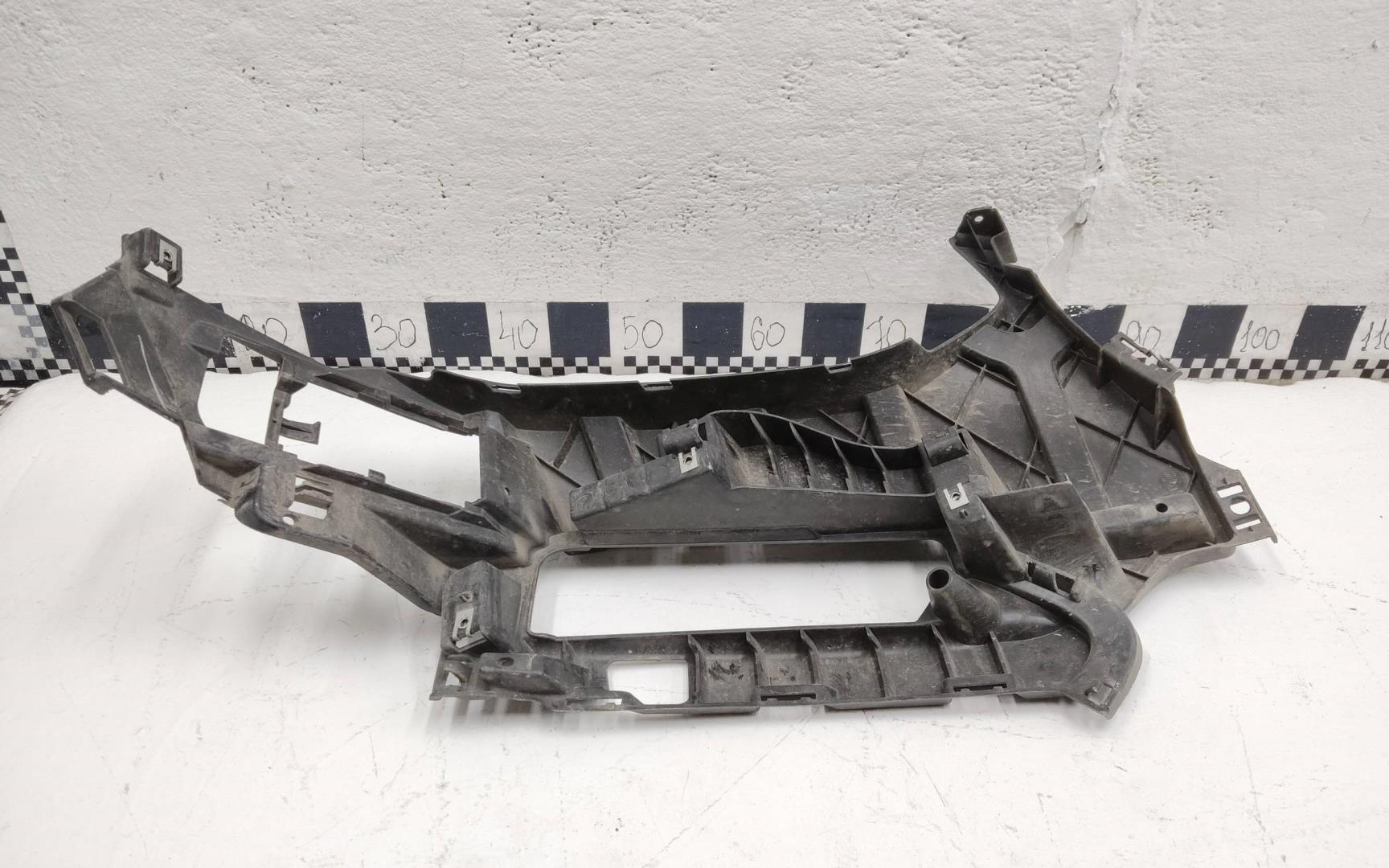 Кронштейн переднего бампера левый