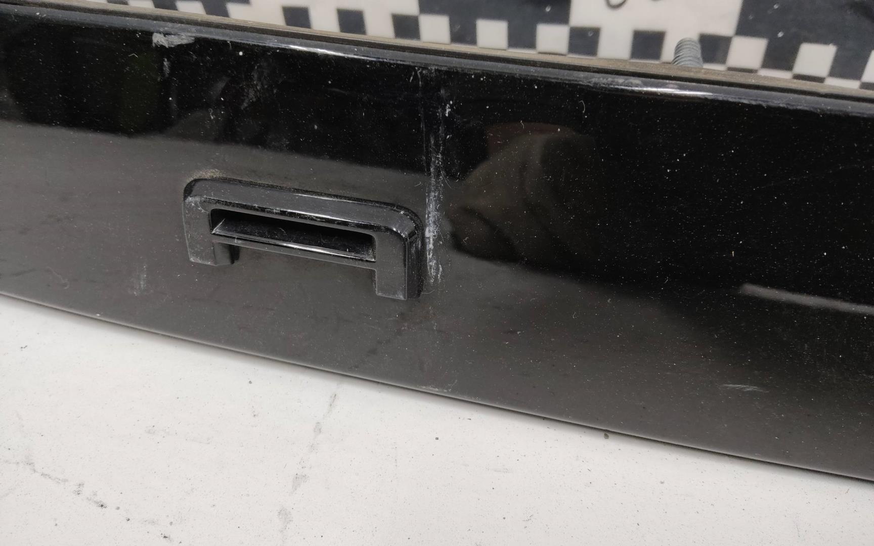 Накладка крышки багажника