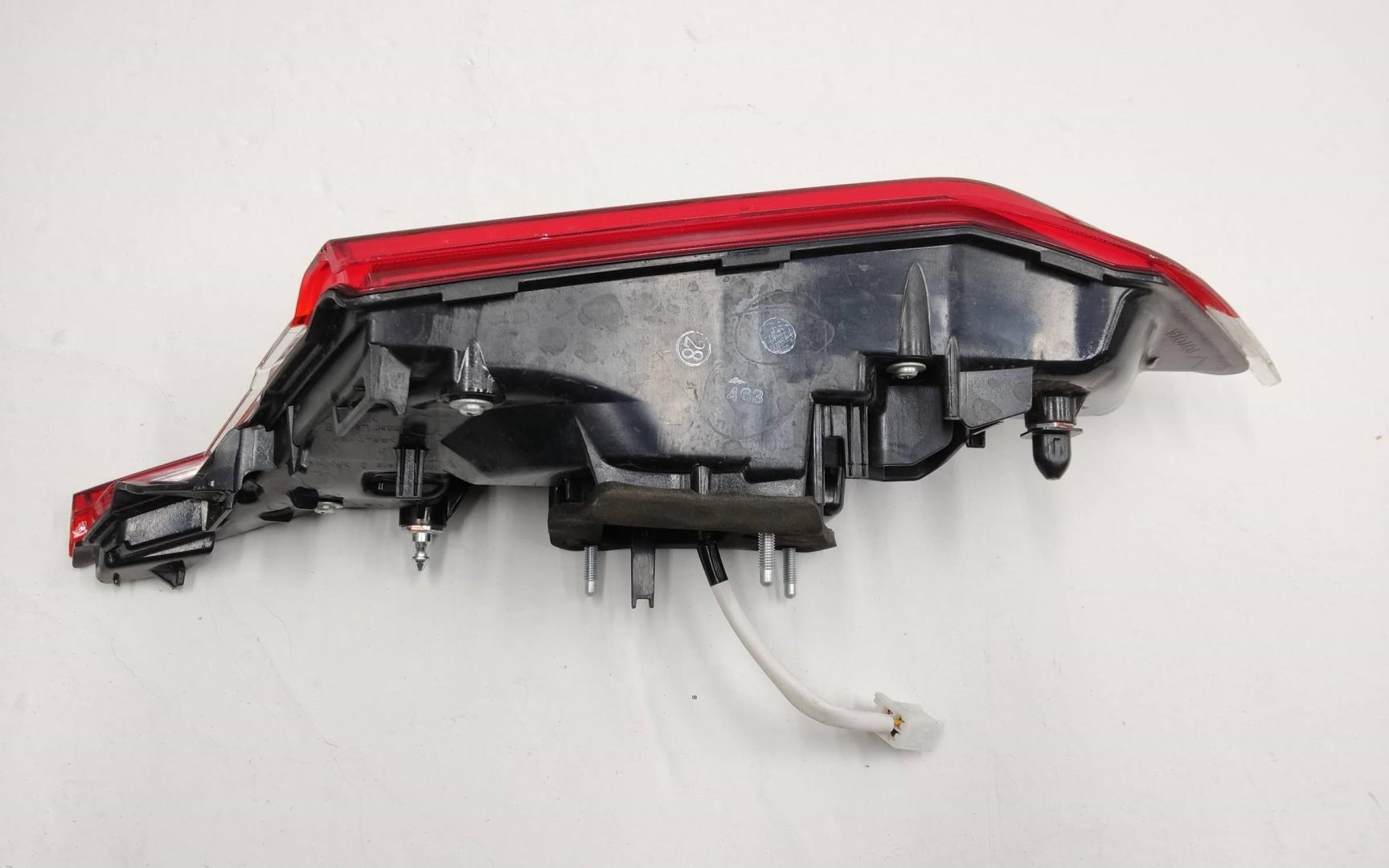 Фонарь задний внутренний левый