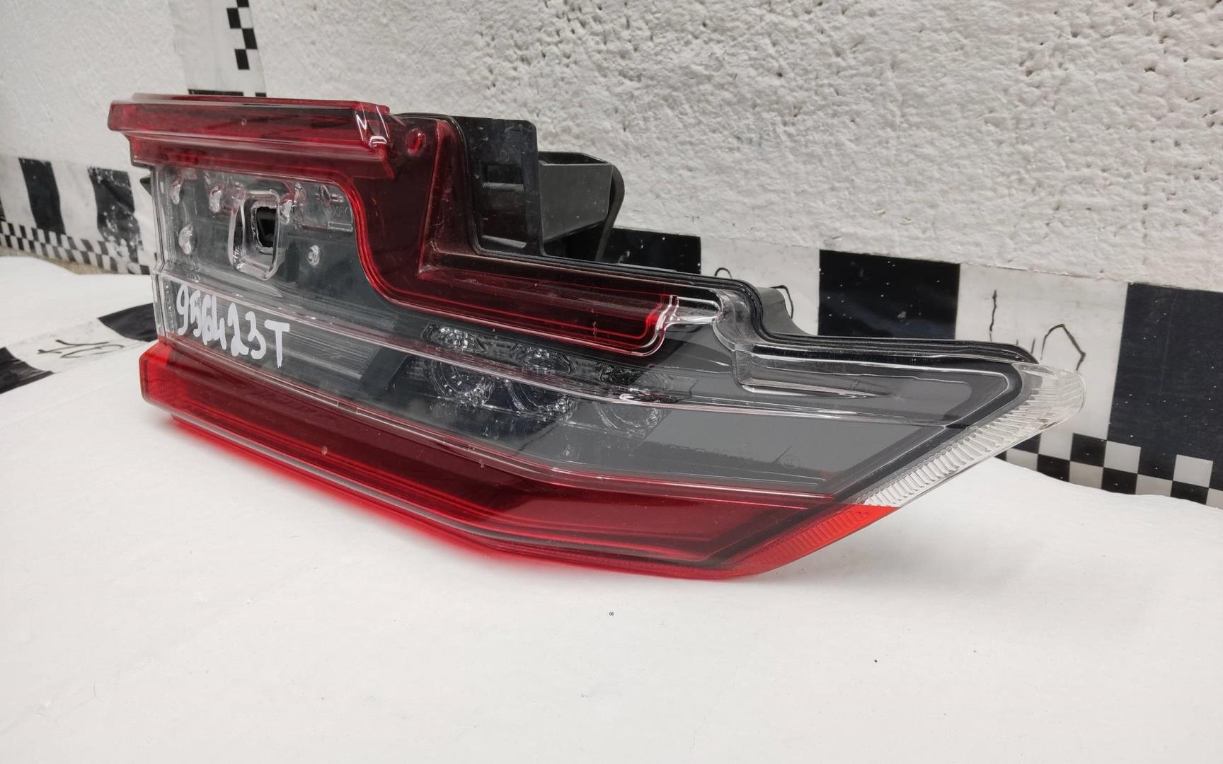 Фонарь задний внутренний левый