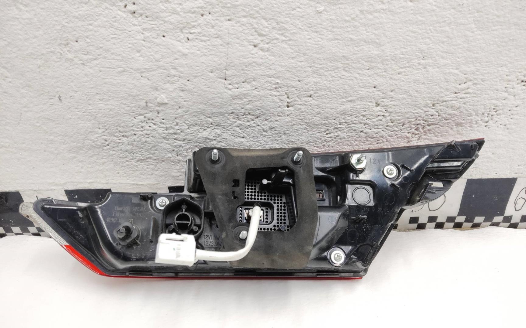 Фонарь задний внутренний левый